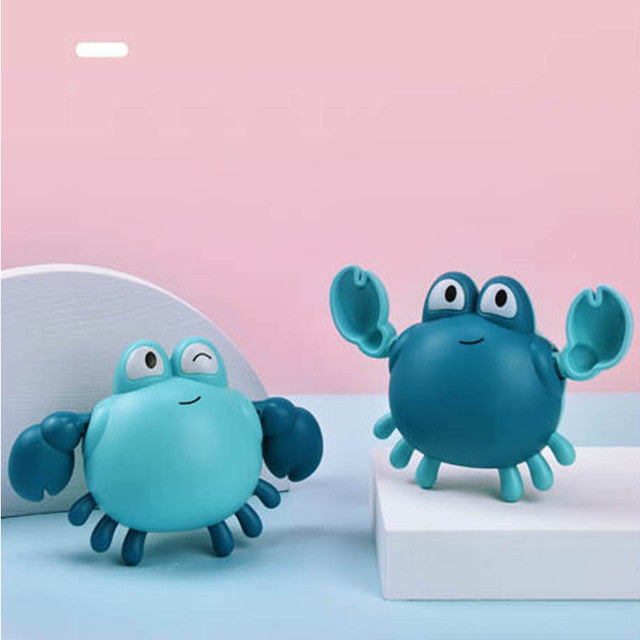 Baby-Spielzeug zum Spielen im Wasser: Kleiner Delfin und kleine Schildkröte zum Baden
