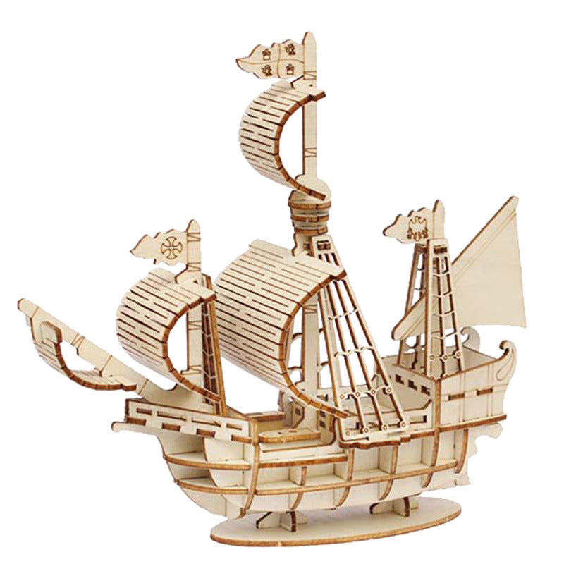 Hölzernes Piraten schiff zusammen gebaut Modell dekoratives Spielzeug