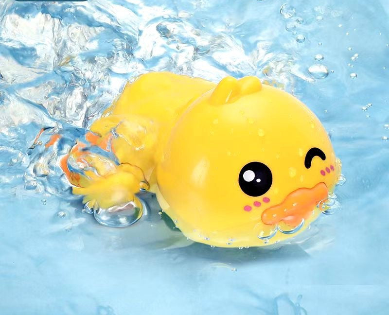 Baby-Spielzeug zum Spielen im Wasser: Kleiner Delfin und kleine Schildkröte zum Baden