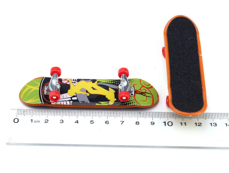 Kreativer Fingerspitzen-Plastik-Fingerscooter Kinderspielzeug