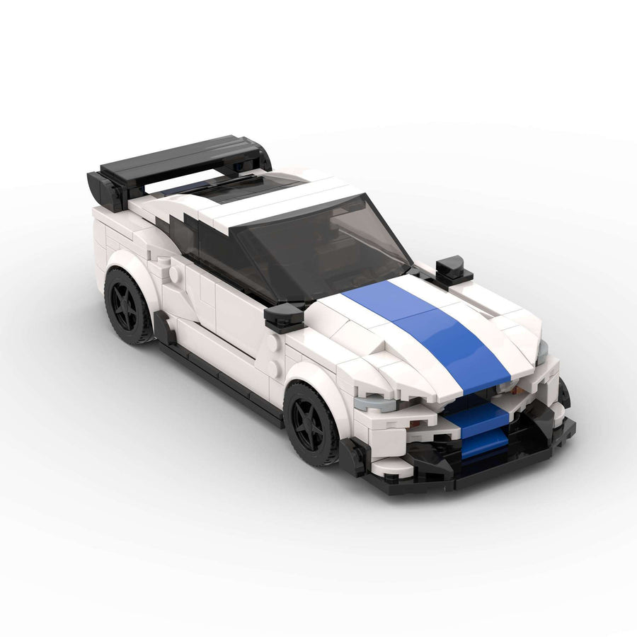 Kinder bausteine Rennwagen, die Spielzeug zusammenbauen