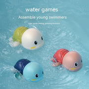 Baby Bades pielzeug Kinder spielen Wasser kleine gelbe Ente, die Wasser spielt Kleine kleine Ente kleine Schildkröte