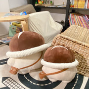 Pilz kuscheltier in zwei Groessen, grosse und kleine Variante im Kinderzimmer