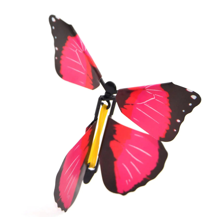 Schmetterling spielzeug in Rosa, einzelner fliegender Schmetterling mit beweglichen Fluegeln