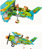Detailansicht des Scooby-Doo Flugzeugs aus Klemmbausteinen mit beweglichen Teilen und Zubehör